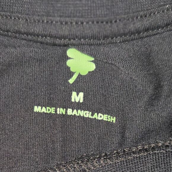 Black T-Shirt with Green and White American Flag Design With For Leaf Clovers M - Picture 2 of 2